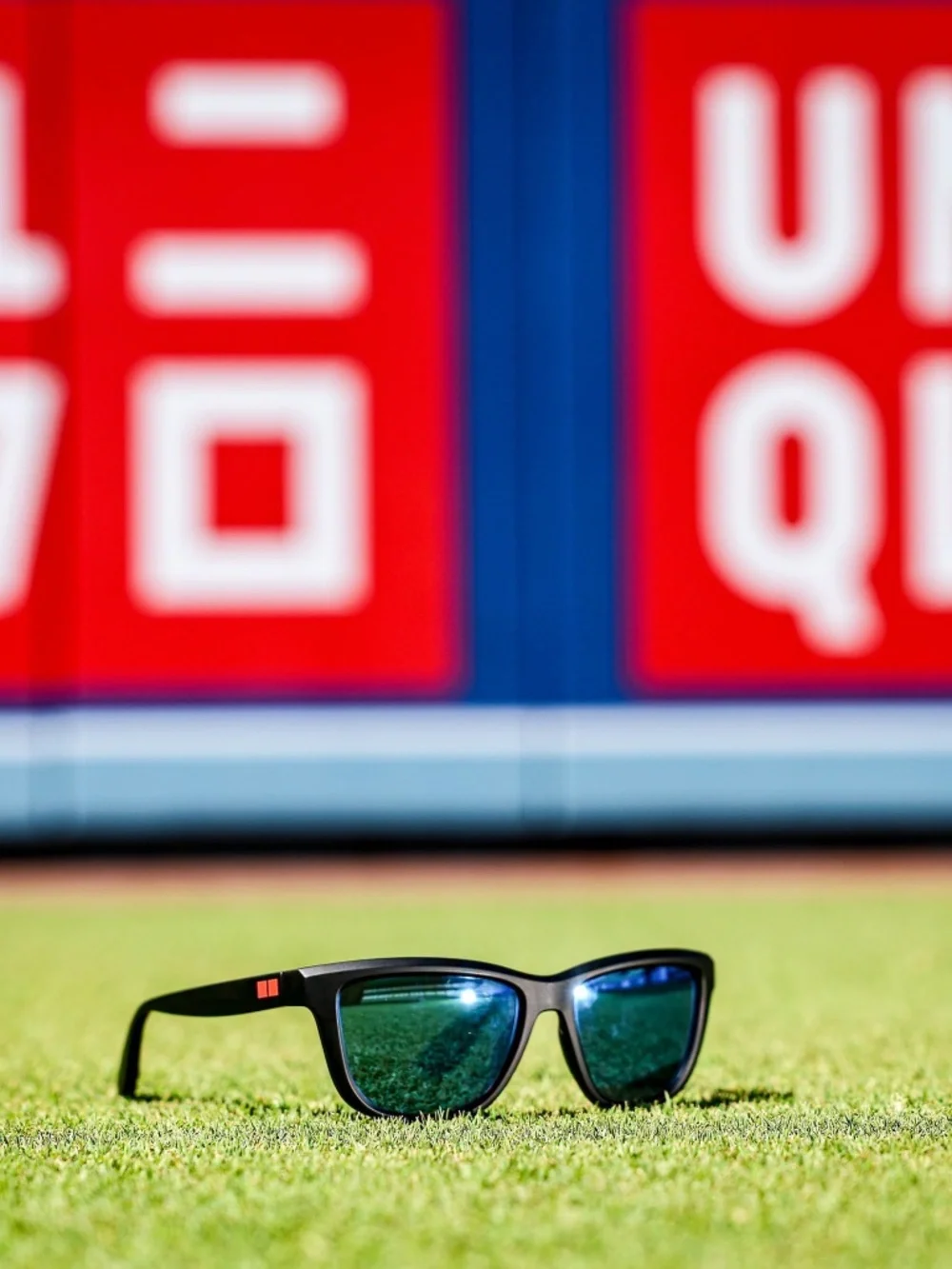 LA Dodgers Uniqlo Sunglasses Stadium Giveaway 8/23/26 New In Box w/Clear Tote